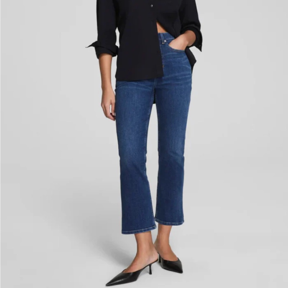 NWT Spanx SPANXsculpt ReDefine Kick Flare Jeans - Bennet Wash in size 8